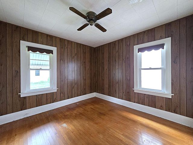 627 E Russell AVENUE, Milwaukee, WI 53207