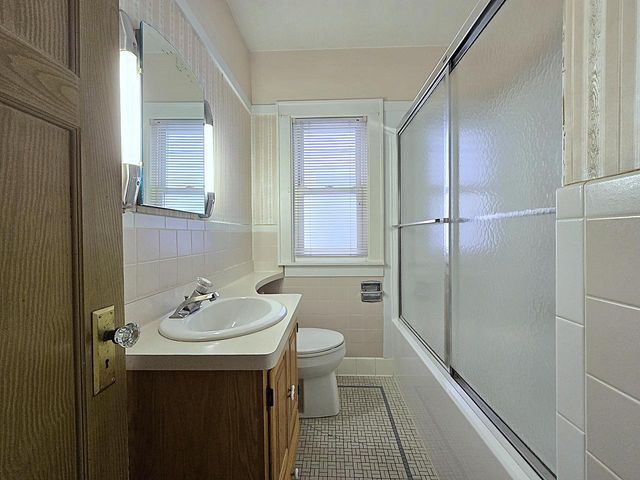 627 E Russell AVENUE, Milwaukee, WI 53207