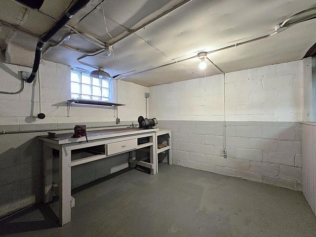 627 E Russell AVENUE, Milwaukee, WI 53207