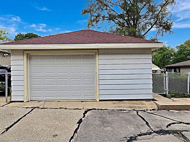 627 E Russell AVENUE, Milwaukee, WI 53207