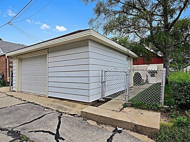627 E Russell AVENUE, Milwaukee, WI 53207