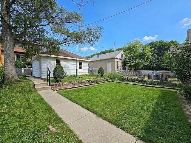 627 E Russell AVENUE, Milwaukee, WI 53207