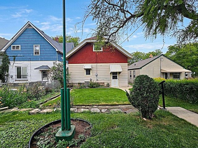 627 E Russell AVENUE, Milwaukee, WI 53207
