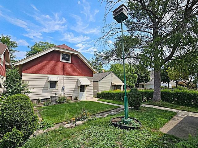 627 E Russell AVENUE, Milwaukee, WI 53207