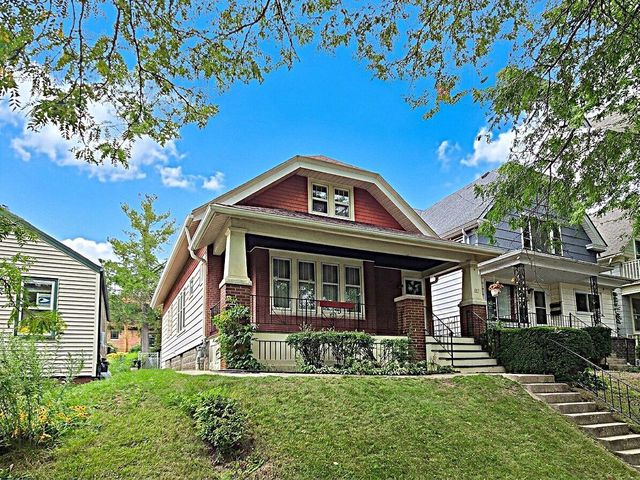 627 E Russell AVENUE, Milwaukee, WI 53207