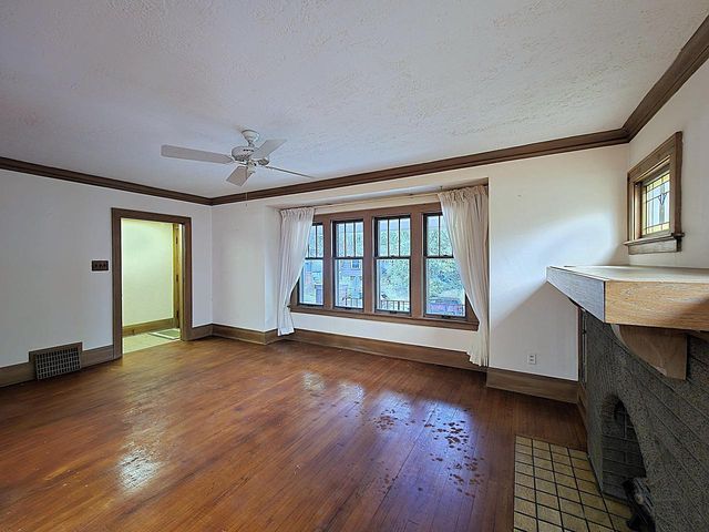 627 E Russell AVENUE, Milwaukee, WI 53207