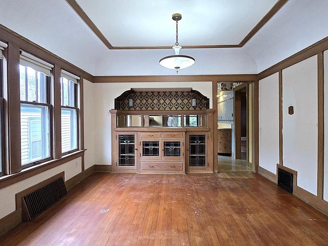 627 E Russell AVENUE, Milwaukee, WI 53207