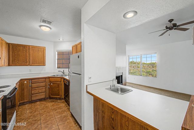 6510 N Tierra de las Catalinas Apt 82, Tucson, AZ 85718