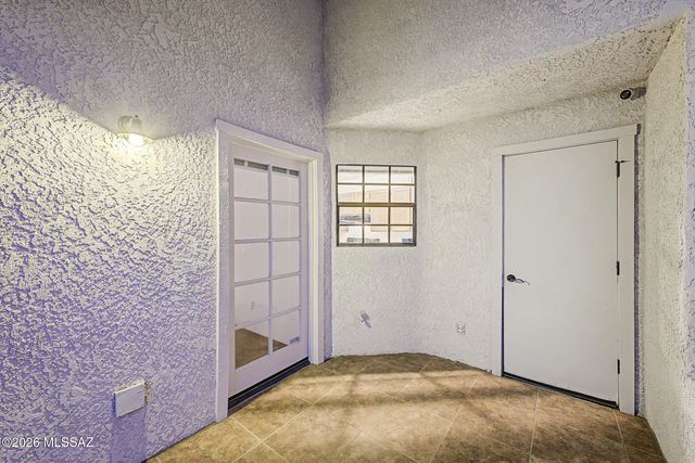 6510 N Tierra de las Catalinas Apt 82, Tucson, AZ 85718