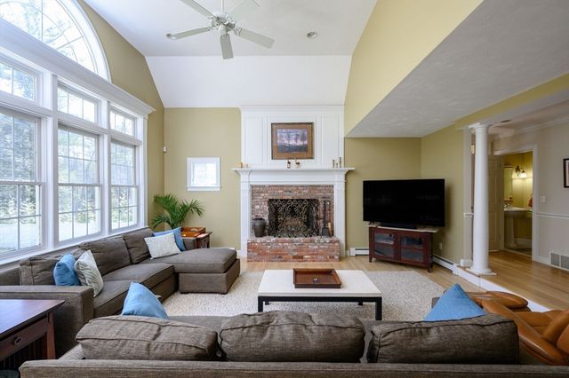 108 Deerfield Lane, Hanover, MA 02339