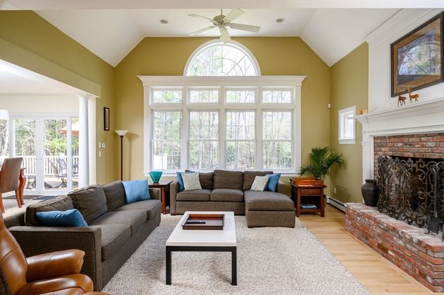 108 Deerfield Lane, Hanover, MA 02339