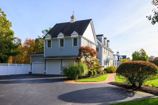 108 Deerfield Lane, Hanover, MA 02339