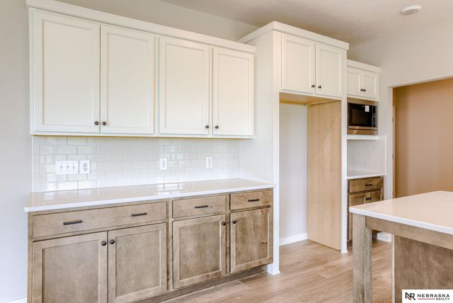 11003 N 161 Avenue, Bennington, NE 68007