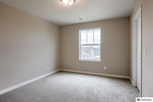 11003 N 161 Avenue, Bennington, NE 68007