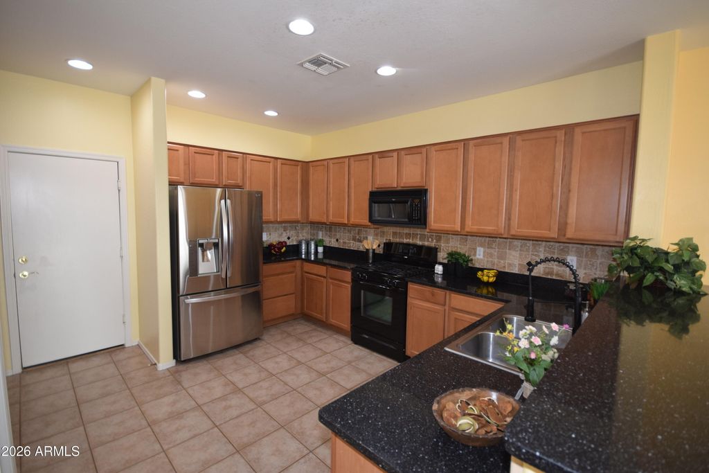 28319 N DESERT NATIVE Street, San Tan Valley, AZ 85143 — photo 2