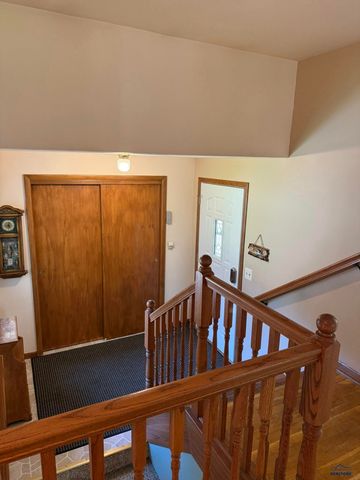 22946 FOREST RD, Rapid City, SD 57702