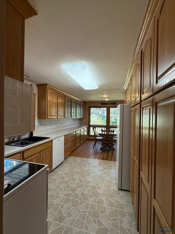 22946 FOREST RD, Rapid City, SD 57702