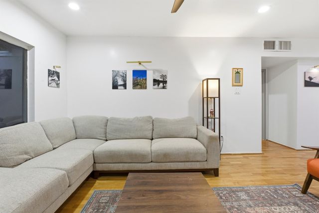 2224 S Piney Point Road 222, Houston, TX 77063