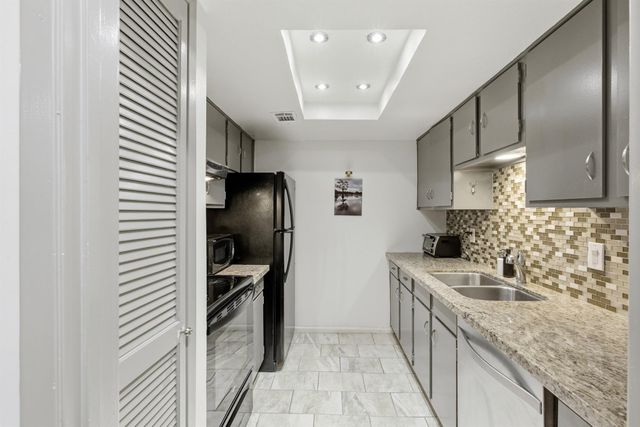 2224 S Piney Point Road 222, Houston, TX 77063