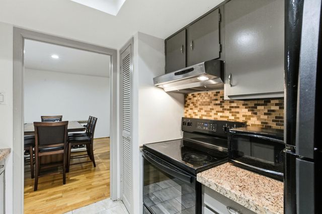 2224 S Piney Point Road 222, Houston, TX 77063