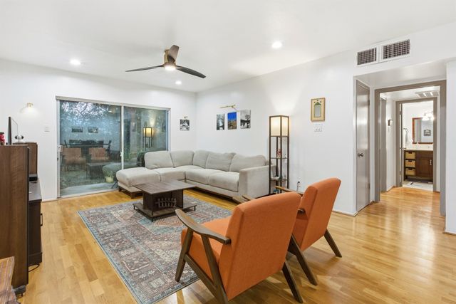 2224 S Piney Point Road 222, Houston, TX 77063