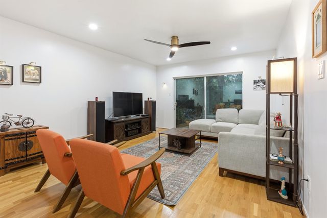 2224 S Piney Point Road 222, Houston, TX 77063