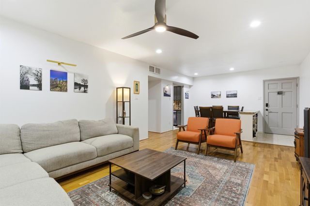 2224 S Piney Point Road 222, Houston, TX 77063