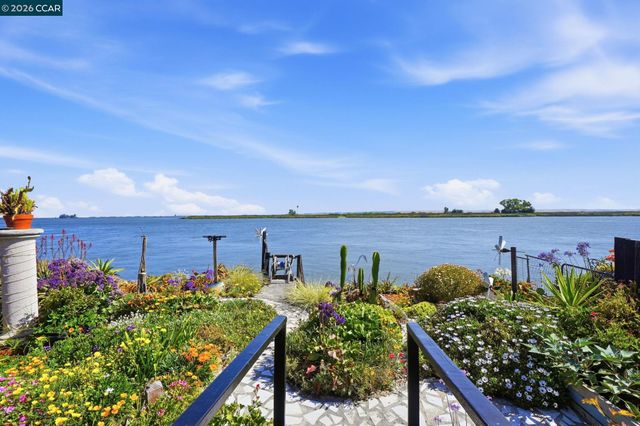 46 Edgewater Pl, Pittsburg, CA 94565