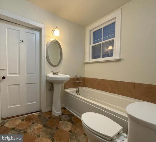 211 S MAPLE AVE, Martinsburg, WV 25401