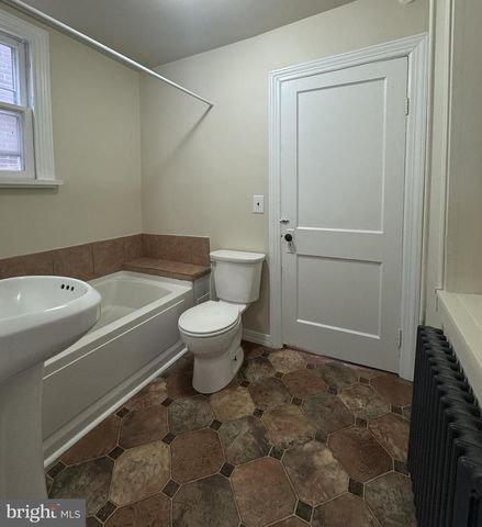 211 S MAPLE AVE, Martinsburg, WV 25401