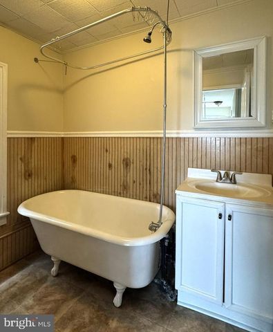 211 S MAPLE AVE, Martinsburg, WV 25401