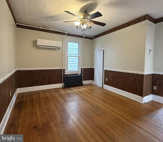 211 S MAPLE AVE, Martinsburg, WV 25401