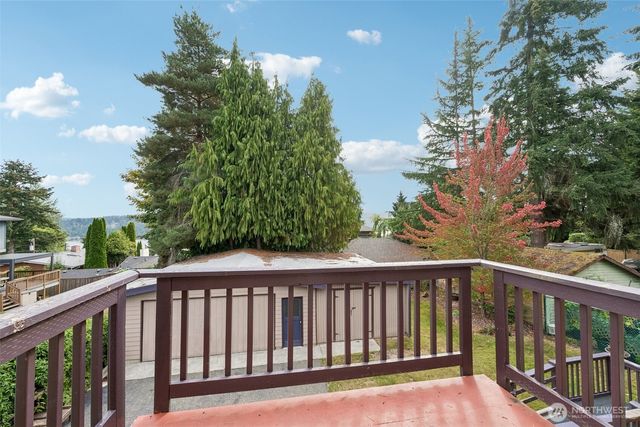 13742 39th Avenue NE, Seattle, WA 98125