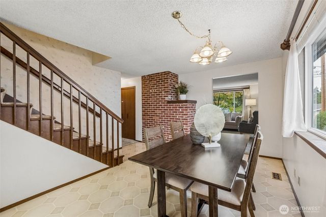 13742 39th Avenue NE, Seattle, WA 98125