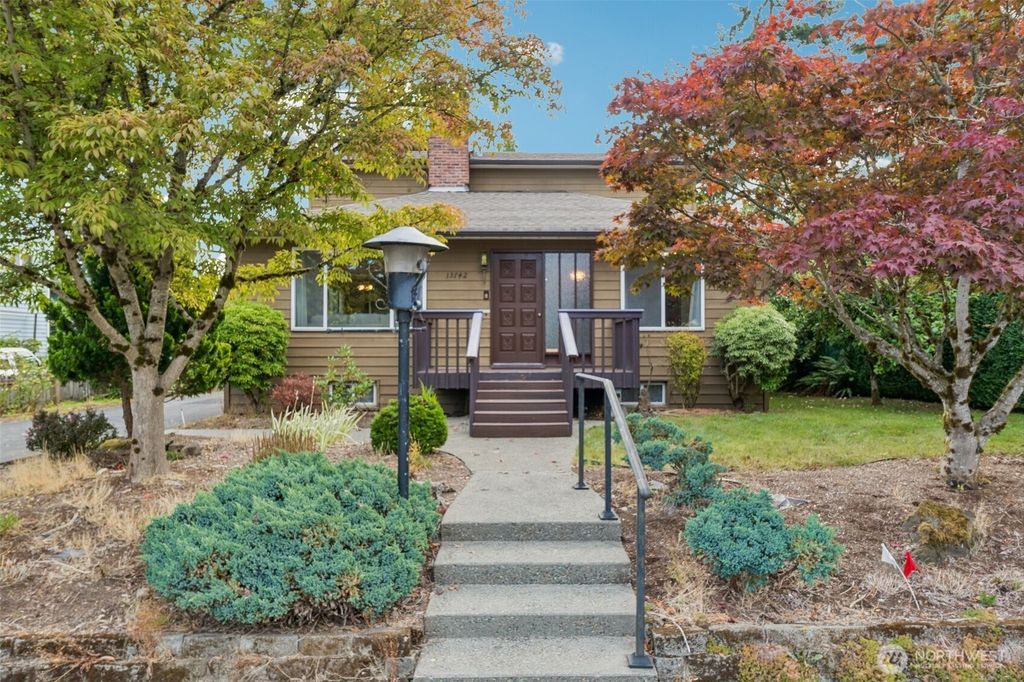 13742 39th Avenue NE, Seattle, WA 98125