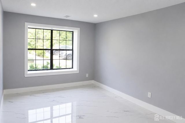 709 Sunshine Court, Sayreville, NJ 08859