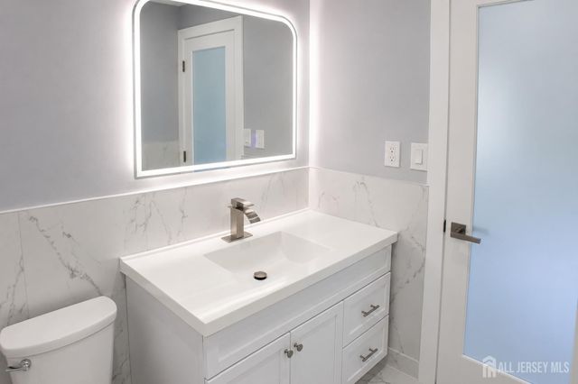 709 Sunshine Court, Sayreville, NJ 08859