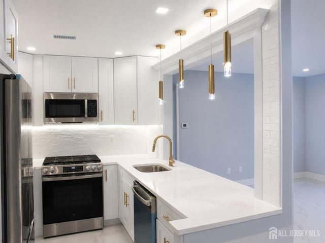 709 Sunshine Court, Sayreville, NJ 08859