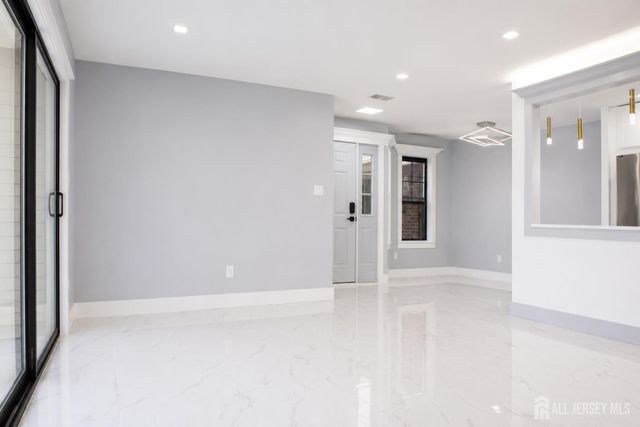 709 Sunshine Court, Sayreville, NJ 08859