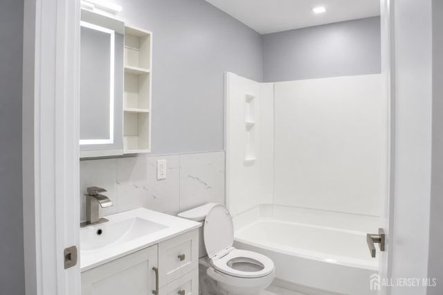 709 Sunshine Court, Sayreville, NJ 08859