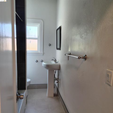 2684 73rd Avenue 2, Oakland, CA 94605