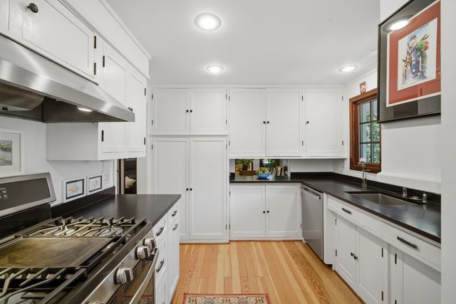 1184 Wade Street, Highland Park, IL 60035