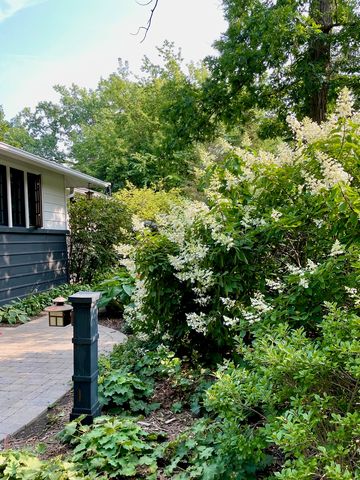 1184 Wade Street, Highland Park, IL 60035
