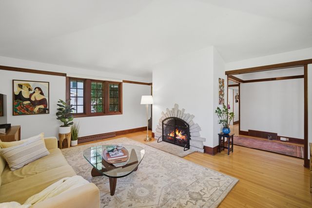1184 Wade Street, Highland Park, IL 60035