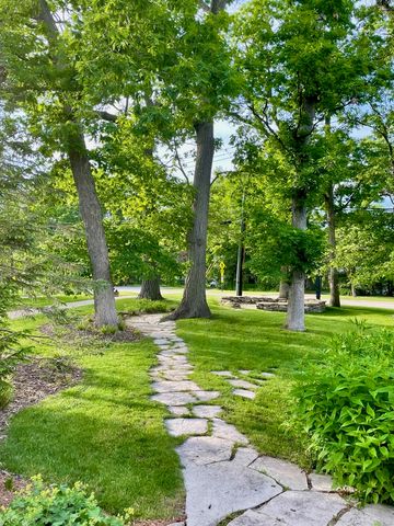 1184 Wade Street, Highland Park, IL 60035