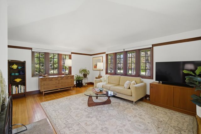 1184 Wade Street, Highland Park, IL 60035