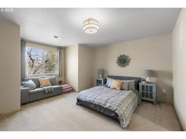 9304 N RICHMOND Ave, Portland, OR 97203