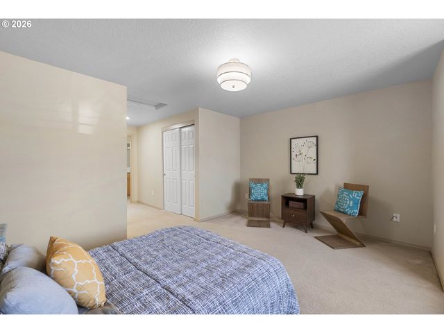 9304 N RICHMOND Ave, Portland, OR 97203