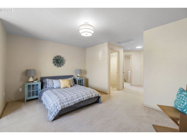 9304 N RICHMOND Ave, Portland, OR 97203