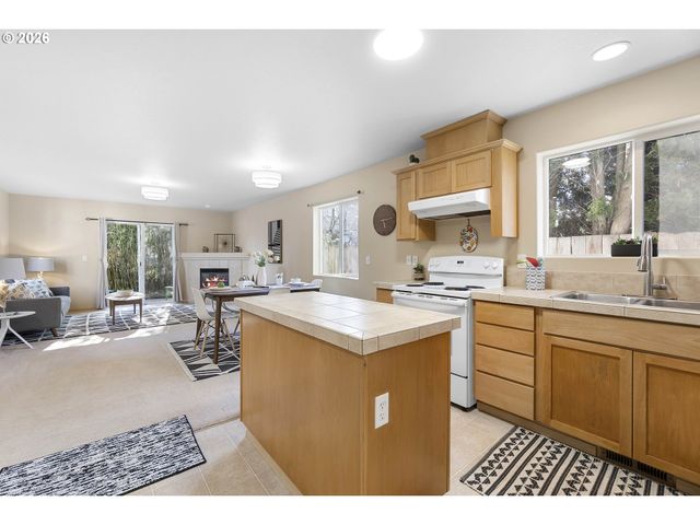 9304 N RICHMOND Ave, Portland, OR 97203